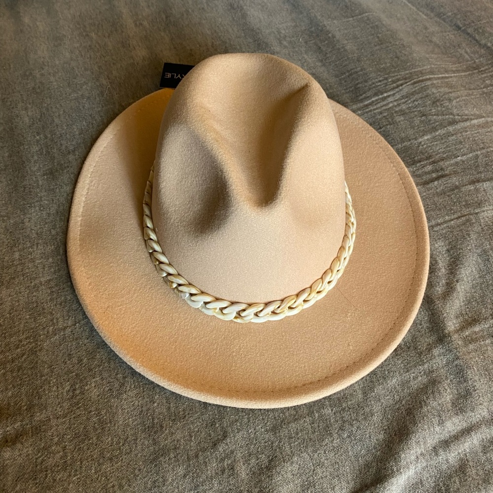 NWT Kendall and Kylie hat